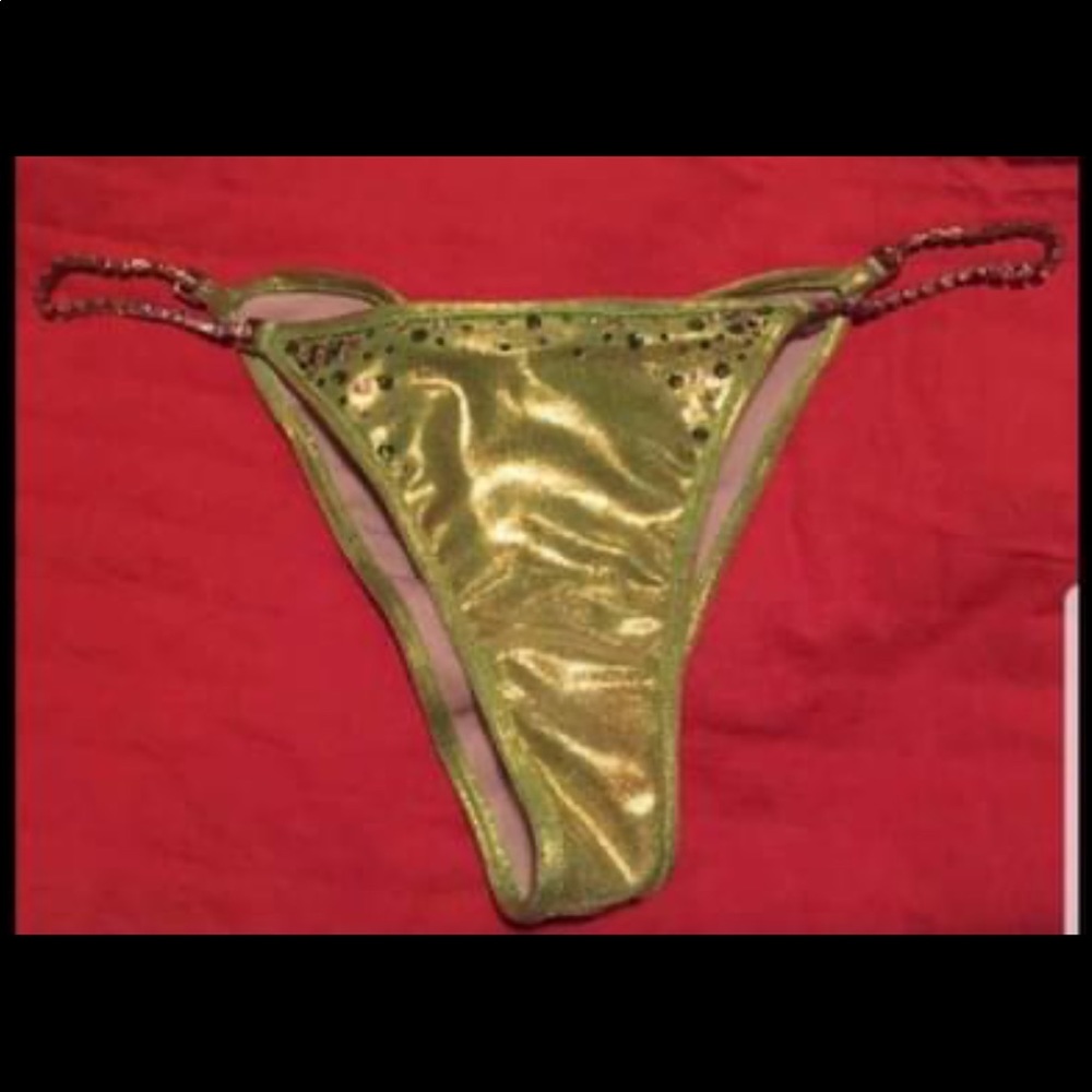 Competition bikini - Picture 2 of 7
